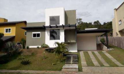 VENDA DE CASA NO CONDOMÍNIO IBIRAPITANGA, EM SANTA ISABEL/SP, 287m² com 3 suítes. CONSULTE-NOS.