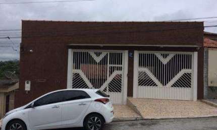 VENDA DE SOBRADO NO SANTA TERESA, EM SANTA ISABEL/SP, 250m² com quintal amplo, 2 quartos, garagem coberta para 2 autos e porão. CONSULTE-NOS.