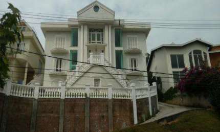 VENDA CASA NO CONDOMÍNIO ECO PARK LAGOS/MOGI DAS CRUZES, CASA NO ESTILO NEO-CLÁSSICO COM A/T 1.200m² e A/C 850m², mais 200m² de sótão. CONSULTE-NOS.