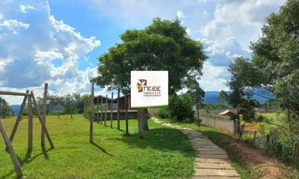 Venda de chácara no canjicas, em arujá/sp, 11.000m² com 3 quartos, sala com lareira, 4 piscinas, forno a lenha e campinho de futebol. consulte-nos.