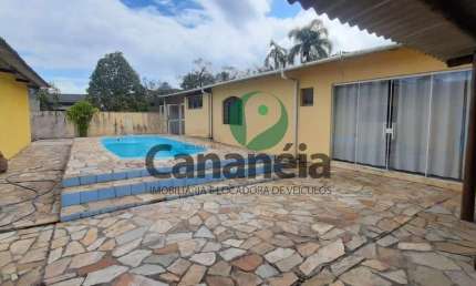 Ótima casa no Bairro Carijó disponível para venda - 4 dormitórios (1 suíte) - Cananéia/SP
