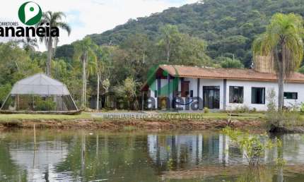 Casa no Ariri com piscina, quadra e garagem para Barco - disponível para venda - Cananéia - Litoral Sul de SP