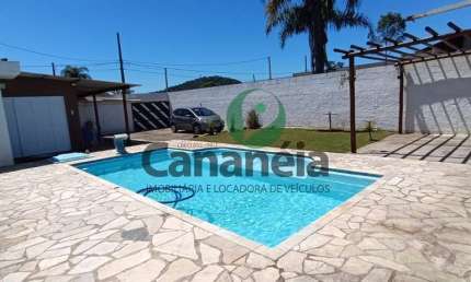 Casa com 3 dormitórios (1 suíte) e piscina no Nossa Senhora dos Navegantes - Cananéia / SP
