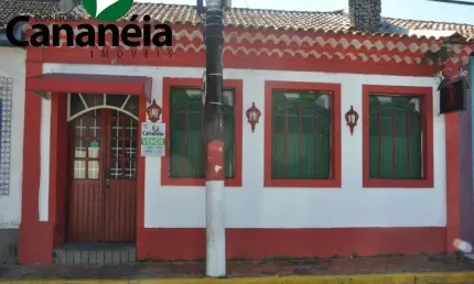 Excelente imóvel comercial disponível para venda no centro histórico de cananéia/sp