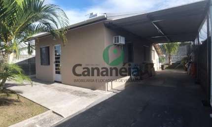 Casa para venda no CDHU com 2 dormitórios em Cananéia-SP