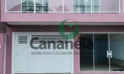 Casa nova para locação fixa anual  com 3 dormitórios (1 suíte) no Centro de Cananéia SP