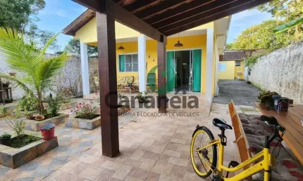 Casa à venda em Cananéia-SP - Vila São João Batista com 2 quartos (sendo 1 suíte) + 1 suíte nos fundos.