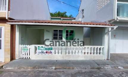 2 domitórios (1 suíte) para venda no Centro - Cananéia, Litoral Sul de SP