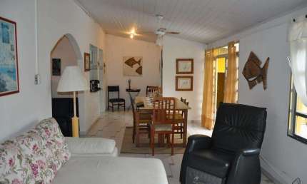 Casa no Centro Histórico de Cananéia disponível para venda (2 dormitórios)