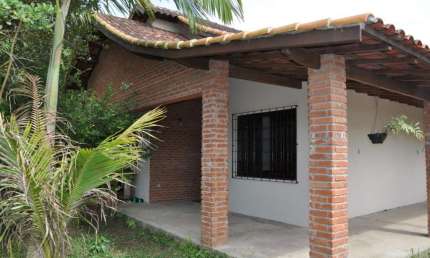 3 dormitórios (1 suíte) no Retiro das Caravelas em Cananéia/SP