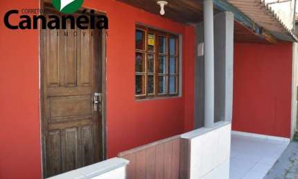Casa em viela no Centro Histórico para venda - Cananéia/SP