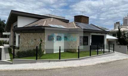 Casa 3 dormitórios, 250m² privativos, Pedra Branca, Palhoça, SC