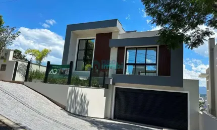 Casa 4 dormitórios (2 suítes), 317,52m² privativos, Morro da Pedra Branca