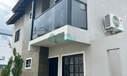 Casa duplex com 3 dormitórios, semi imobiliada, pagani, palhoça, sc