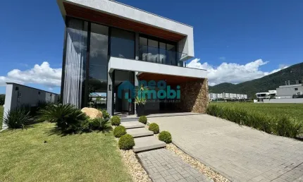 Casa com 4 suítes, 323m², Pedra Branca, Palhoça, SC