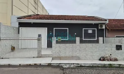 Casa a venda, 2 dormitórios sendo 1 suíte, 3 vagas, mobiliado, Forquilhas, São José/SC