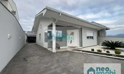 Casa Térrea Mobiliada com 3 Dormitórios no Green Village, Palhoça, SC