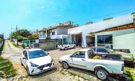 Casa com terreno amplo e galpão, 729m², serraria, são josé, sc