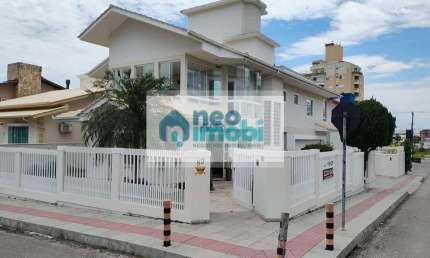 Casa com 4 dormitórios, 330m² privativos, Passa Vinte, Palhoça, SC
