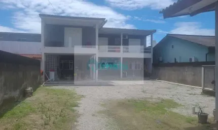 Casa a venda  com vista para a pedra branca – 4 dormitórios  e 180m²