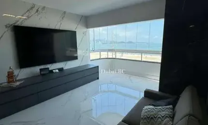 Apartamento finamente mobiliado e decorado frente mar em Balneário Camboriú.