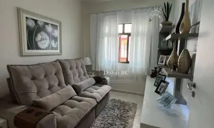 Casa em excelente localização no Centro de Balneário Camboriú!