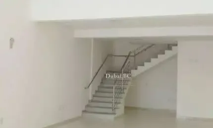 Alugo sala comercial com mezanino em ótima localização!
