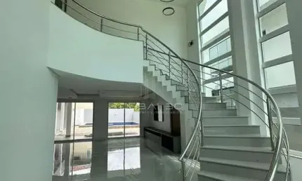 Casa em condomínio em balneário camboriú, 5 suites terreno de 500m² e área construída de 400,48m², , closet, hidromassagem, 03 vagas, terraço gourmet