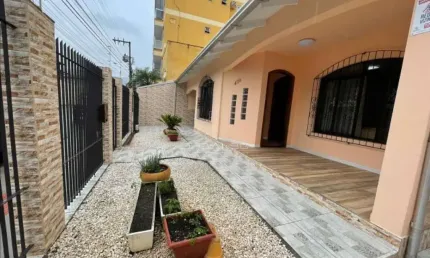Otima casa pronta para morar em balneário camboriú, no bairro nações!