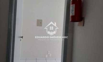 REF 6829. Sala com 30 m². Banheiro privativo. Ótima localização- Santo André