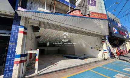 Salão comercial para locação na rua Carijós. 260m², 4 banheiros, mezanino e pé direito alto.