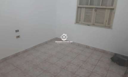 REF 10008- 1 Dormitório. Quintal. Ótima localização- Diadema