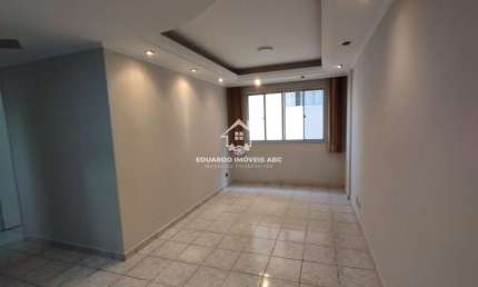 REF 8637- 3 Dormitórios. Cozinha com armários. Ótima localização- Santo André