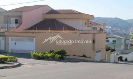 REF 104 - Casa de esquina com salão Comercial, para venda. Excelente localização. Aceito Caução