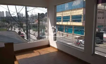 Sala comercial de 75 m², 1 banheiro, sem vaga na garagem