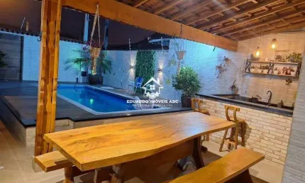 Casa (Casa Padrão) para Venda, 4 dorm(s), 1 suite(s), 5 vaga(s), 260 m²
