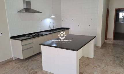 Casa Padrão6 para Venda, 2 dorm(s), 1 suite(s), 5 vaga(s), 166 m²