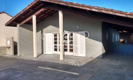 Casa térrea a 300m da praia. Churrasqueira. 4 dorm. 1 suíte. 8 vagas. Gaivota - Itanhaém