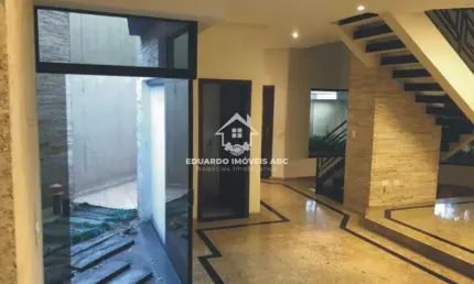 REF 5031. 3 dormitórios. 1 suíte. 4 vagas na garagem. São Paulo