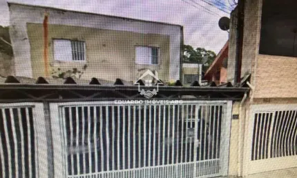 REF 5115. 2 dormitórios. 2 vagas na garagem. Ótima localização.
