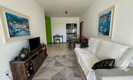 Apartamento com 02 dormitórios ,apenas 100 metros do mar.