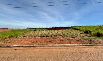 Terreno à venda na Avenida Amélia Seno Maziteli, DI Vitória, Olímpia