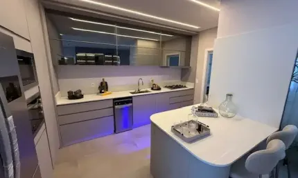 Prepare-se para se apaixonar!  Apartamento de Alto Padrão, Mobiliado e Decorado, Pronto para Impressionar em Balneário Camboriú!