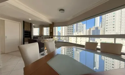 Apartamento Exclusivo na Barra Norte: Seu Refúgio com Vista para o Mar!