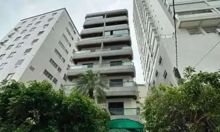 Apartamento de 1 dormitório (2 banheiros) com vaga de garagem no melhor lugar da Praia Grande, apenas 500m da praia da Guilhermina/Feirinha.
