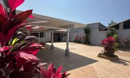 Casa toda térrea com 2 suítes e com um enorme quintal no bairro do Maracanã/PG