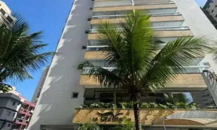 Belíssimo Apartamento 2 dormitórios (1 suíte), varanda gourmet, 1 vaga, apenas 100m da praia.