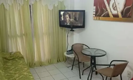 Apto de 1 dorm.c/ sacada e elevador . pé na areia , mobiliado