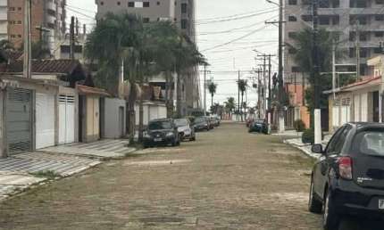 Sobrado com 3 dormitórios com piscina mini quadra espaço Grill a 200 metros da praia - estuda permuta - Jardim Real - Praia Grande/SP