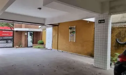 Apártamento no forte, prédio de 2 andares com 1 dormitório sala, cozinha banheiro , área de serviçloi e 1 vaga de garagem coletiva.